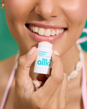 Load image into Gallery viewer, Tropical Coconut Cocowhat Lip Saver
