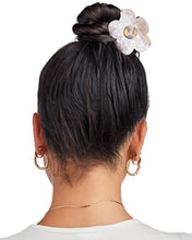 Load image into Gallery viewer, Large Daisy Claw
