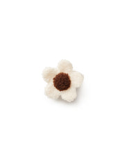 Load image into Gallery viewer, Teddy Daisy Claw
